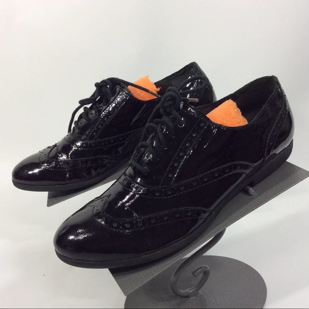 Born 11M Black Wingtip Shoes Patent Leather Laces